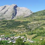 Paysage typique du Dévoluy, commune de St Etienne en Devoluy. Le col du Noyer en arrière plan